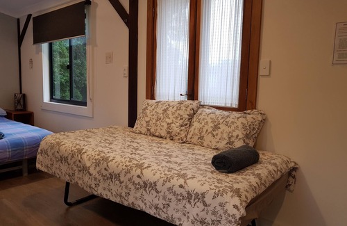The Pocket Cabin | BIRDSONG: Cute Cabin in nature in Byron Bay Hinterland. 12mins to beach!