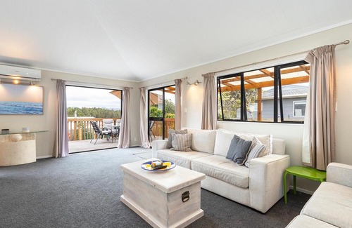 Omaha House | Birdsong - Omaha Holiday Home