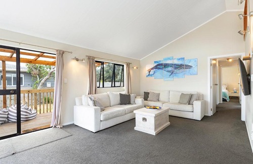 Omaha House | Birdsong - Omaha Holiday Home