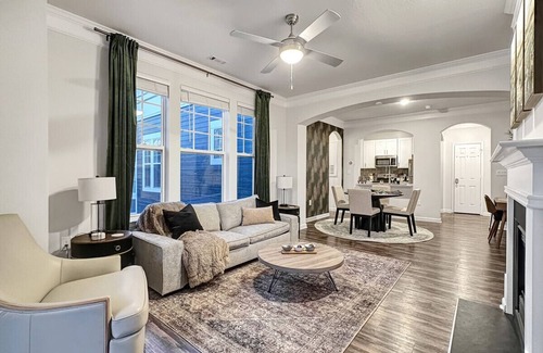 Huntersville Apartment | Birkdale Plaza Shop-Eat-Work-Play