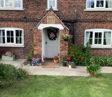 Altrincham Bed & Breakfast | Birtles Farm Bed and Breakfast