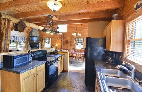 Clyde Cabin | Bison Overlook Lodge. on a 65 Acre Bison Ranch!