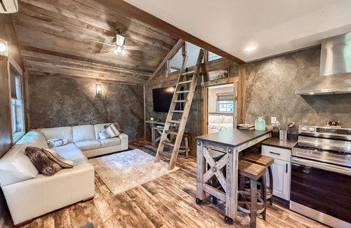 Whitefish House | Bison Ridge Cabin #2 | 3BR Getaway w/Hot Tub, Fire Pit & Grill | Sleeps 8!