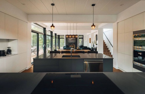 La Conception Cottage | Bläk Kabin | Ski Tremblant, Sauna, Hot Tub & Yoga