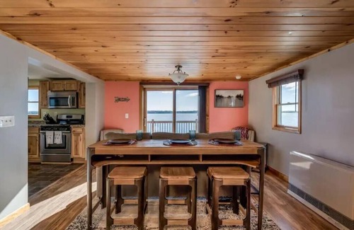 Pillar Point House | Black Bay Chalet- Spectacular lake front location