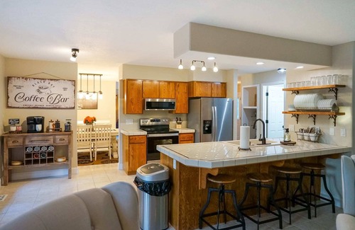 Post Falls House | Black Bay Getaway Private Bay Access