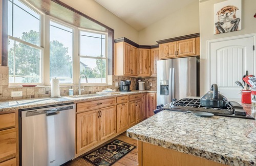 Fruita House | Black Bear II: Fire Pit, Bikes & King Suites