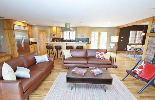 Bozeman House | Black Bear Ranch -Large home near Bozeman's Hyalite Canyon with peace & quiet