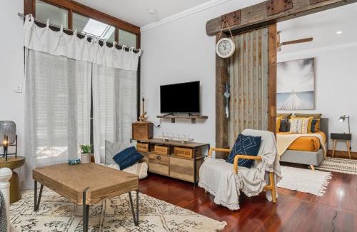 Bangalow Apartment | Black Beauty Studio