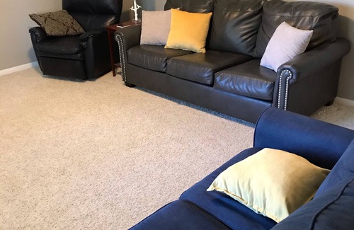 Elkland House | Black Oak Guest House - Stay in the country with easy access to the city