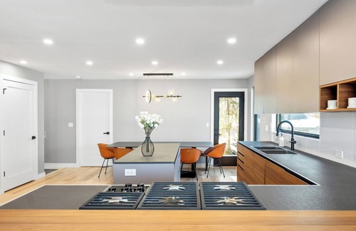 Mill Creek House | Black Pearl - New home with amazing lake views
