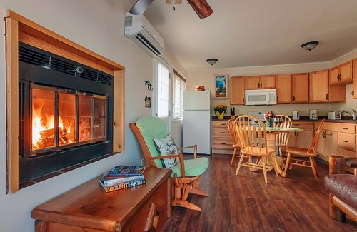 Milford Cottage | Black River Cottages. Private, waterfront and air-conditioned cottages