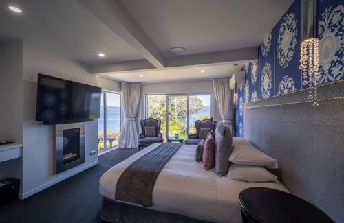 Kawaha Point Cabin | Black Swan Lakeside Boutique Hotel