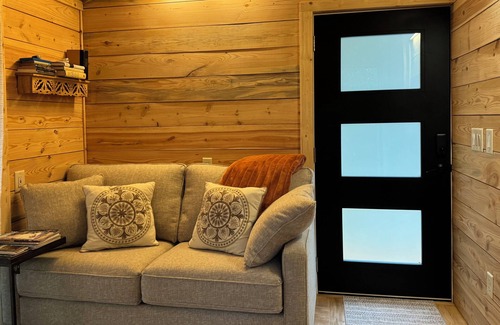 Spring City House | Black Tupelo-A Peaceful space