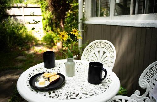 Interlaken Bed & Breakfast | Black Walnut Bed and Breakfast
