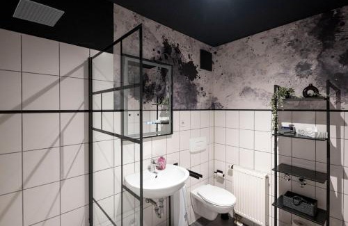 Kappel Apartment | Black & White Apartment - Balkon, Netflix, Nespresso, Zentral, Messe