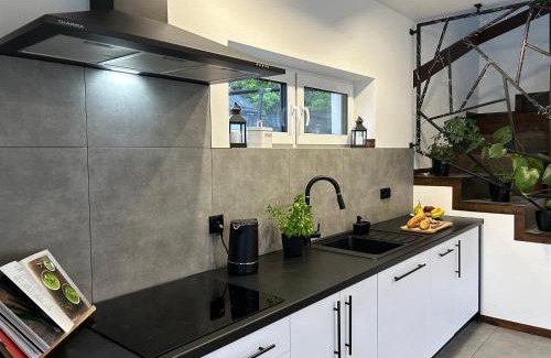 Niedzica House | BLACK & WHITE HOUSES