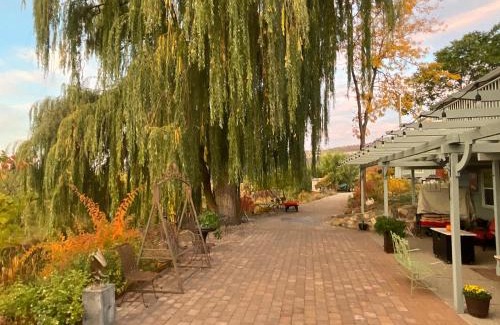 North Glenmore Bed & Breakfast | Blackbird Glen Bed and Breakfast, Glenmore, Kelowna, BC