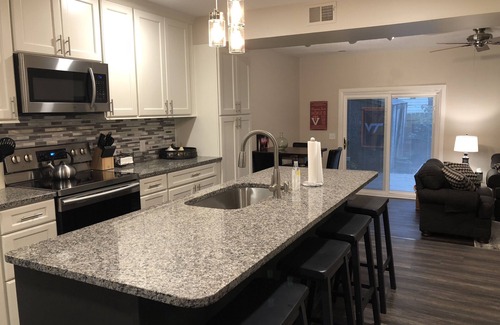 Hethwood - Prices Fork House | BLACKSBURG - Newly Renovated Luxury Townhouse - 1.1 Miles from Campus