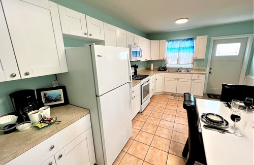 Treasure Cay Apartment | Blair's Bungalow - 2 bdrm w/dock slip Green Turtle Cay