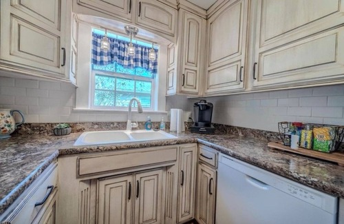 Lebanon House | Bland Avenue Bungalow - charming home built in 1937, centrally located