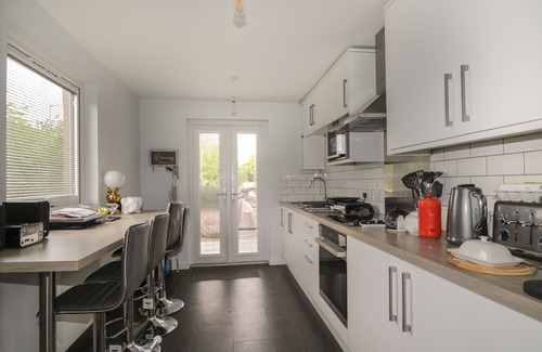 Marybank Cottage | BLANTYRE COTTAGE, pet friendly, with a garden in Muir Of Ord