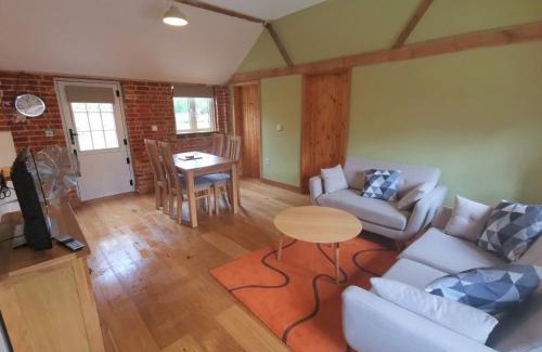 New Forest District House | Blashford Manor Farmhouse Holiday Cottage - The Shire Cottage