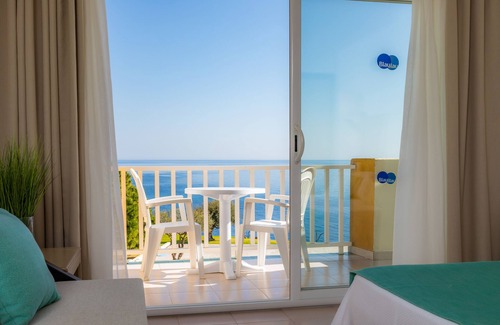 Cala Anguila-Cala Mendia Hotel | Blau Punta Reina