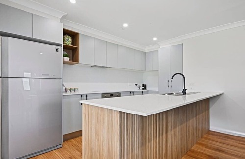 Orange House | Bligh St Bliss - Ideal for Families, Mountain Views