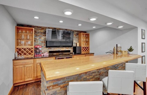 Lake Harmony Cabin | Bliss Mountain Lodge, Beach Pool MovieTheatre HotTub Pool Table GameRoom