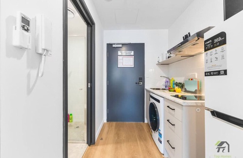 Burwood Apartment | Bliss Retreat with 2 single bed