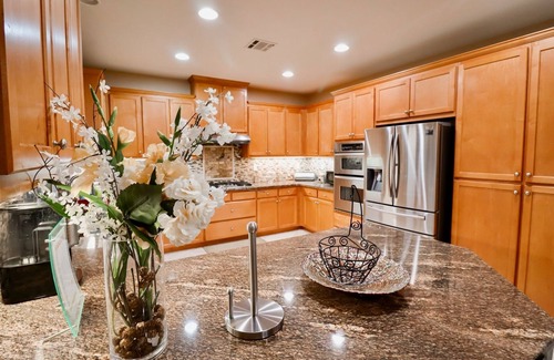 Benicia House | Blissful California Nights (4 Bedroom 3.5 Bath)