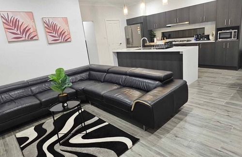 Marsden Park House | Blissful Modern 5 BR Lux Style Family House