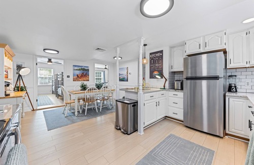 Wayland House | Blissful Serenity Oasis - Lake Milton Retreat