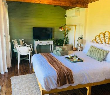 Wentworthville House | Blissful Wooden Haven - complete place is yours 5 min drive or train from parramatta
