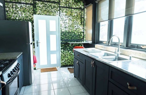 Cerro Gordo Apartment | Blk Lion | Cozy Modern | Hot Tub | Generator