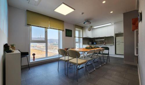 Yeongjong-dong House | Blooming House 53-301 Duplex Big Suite 10-Person Room with Private BBQ Area