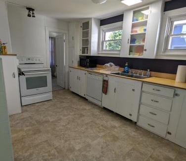 Shelburne Falls House | Blooming Inn Shelburne Falls