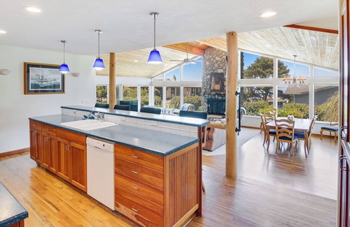 Yachats House | Blowhole Bungalow - Comfortable Yachats Home