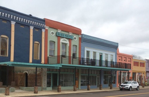 Water Valley Apartment | Blu-Buck Mercantile Hotel Apt. B