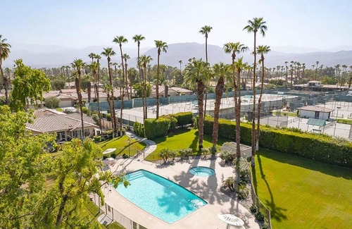 Palm Desert House | Blu Monterey - Pickleball, Golf Cart, Pools, Bikes