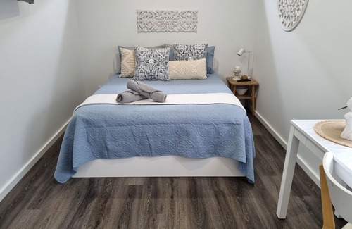 Lake Illawarra House | Blue Beach House - dog friendly. Walk to Beach, lake. Fish surf swim SUP dive