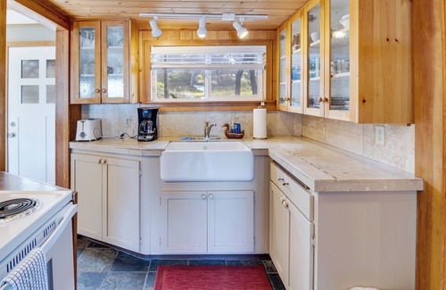 Edgewater Shores House | Blue Bird Cottage - Private beach access on big stump beach