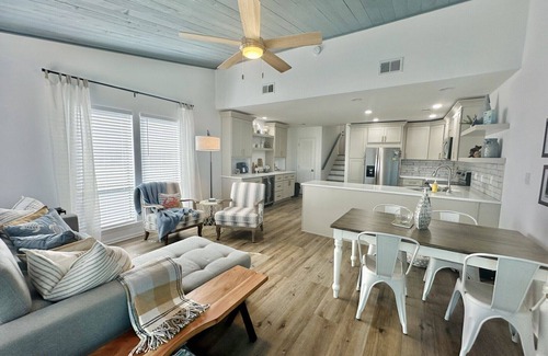 East End Condo | Blue C Turtle, Ocean Mile L-13, Community Pool, Beach View