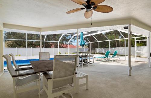 Bradenton House | Blue Chill! Heated pool home with grill! 15 min drive to the beach!