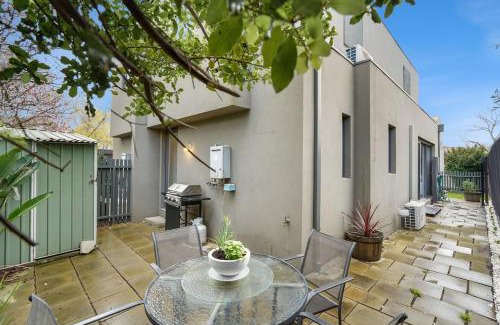 Williamstown House | Blue Chip Williamstown Beach Bay Townhouse
