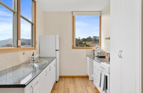 Alonnah House | Blue Cottage Bruny Island