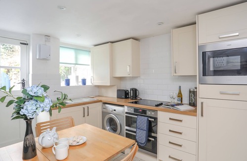 Beaumaris Cottage | BLUE COTTAGE, family friendly, country holiday cottage in Beaumaris