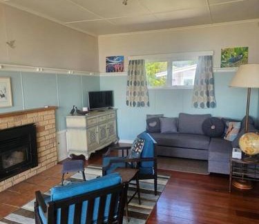 Ngongotaha House | Blue Cottage, on the lake