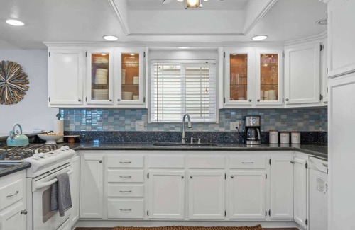 Silver Strand House | Blue Crush with SUP, Rooftop Deck & Firepit